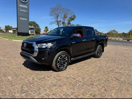 TOYOTA HILUX 2.8 D-4D TURBO DIESEL CD SRV 4X4 AUTOMÁTICO TOYOTA HILUX 2.8 D-4D TURBO DIESEL CD SRV 4X4 AUTOMÁTICO